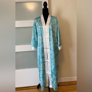 💙NWOT💙 Elegant Silky Robe with Pockets by Breezies💙 Medium-Large 💙